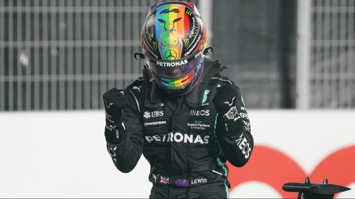 Lewis Hamilton wins the Qatar Grand Prix.
