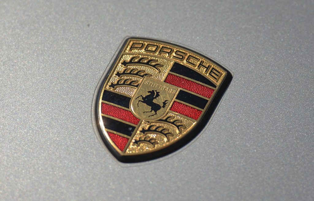 Logo Porsche. ANGLETERRE Août 2021