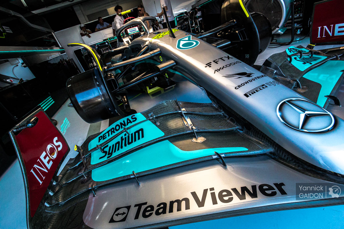 La W13 de Lewis Hamilton dans son box au Grand Prix de France 2022