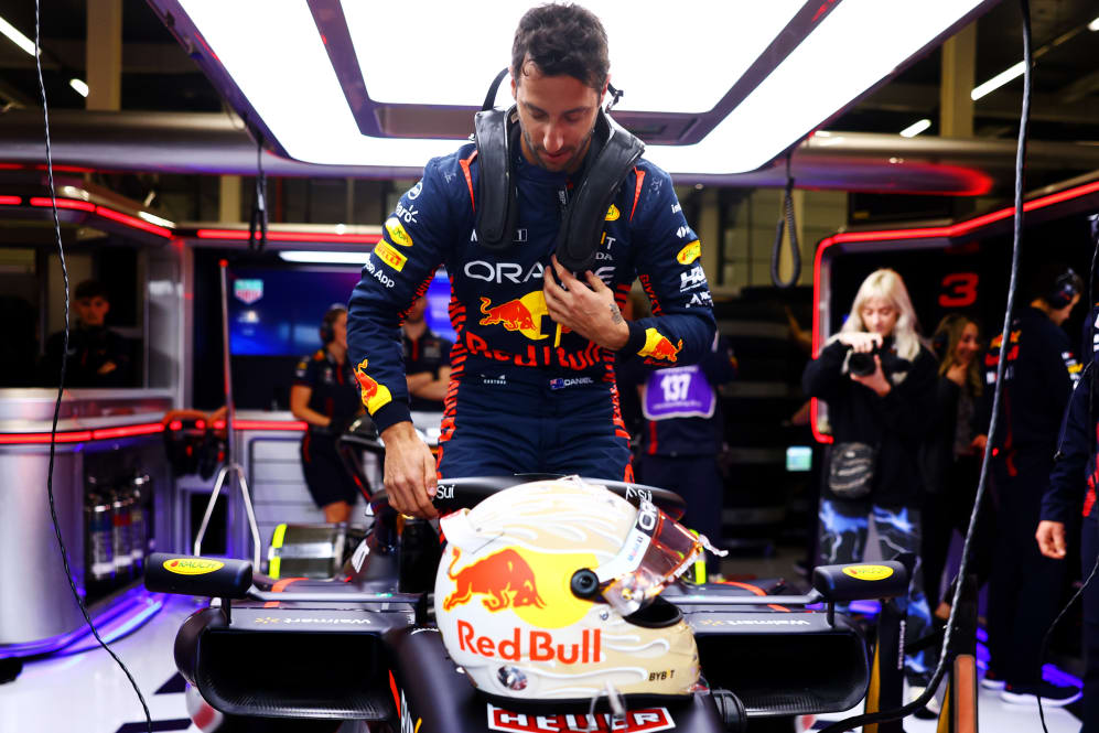 NORTHAMPTON, ANGLETERRE - 11 JUILLET : L'Australien Daniel Ricciardo monte dans la voiture Oracle Red Bull (3).